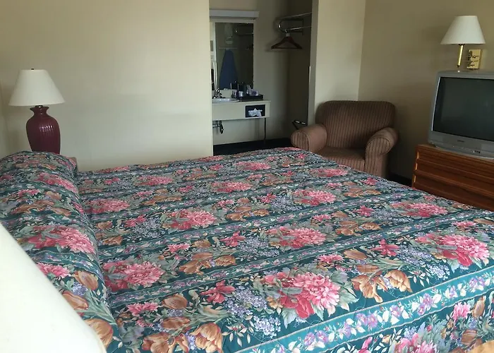 Motels Quarterpath Inn & Suites