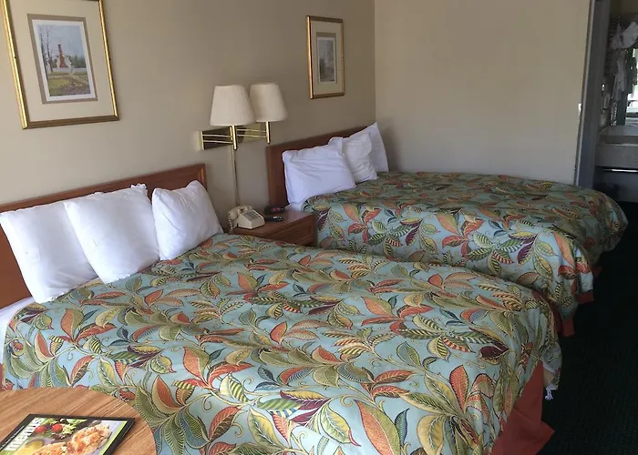 Motels Quarterpath Inn & Suites